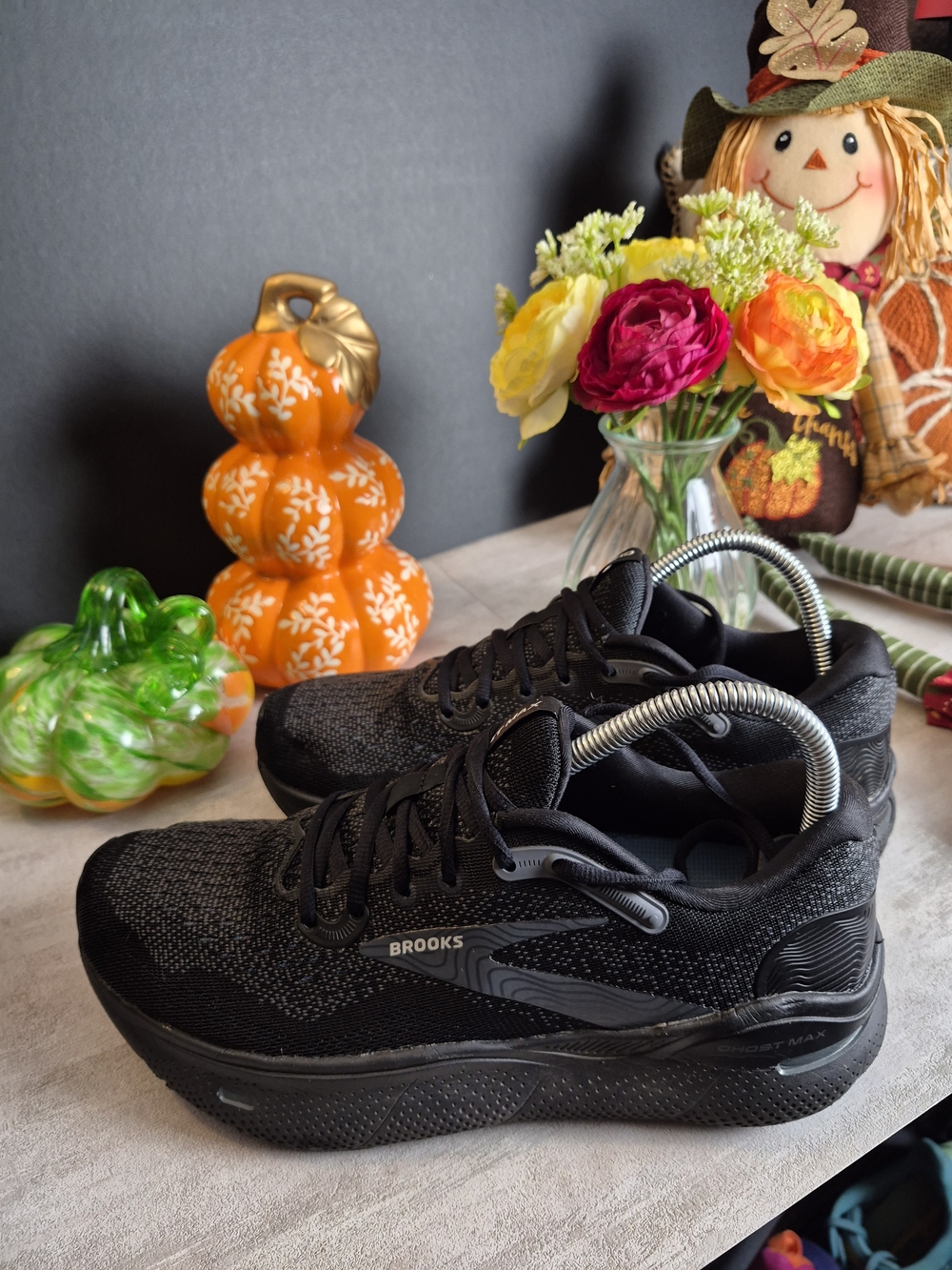 Brooks Ghost Max Womens.Black Knit Running Sneakers. Size 8.5